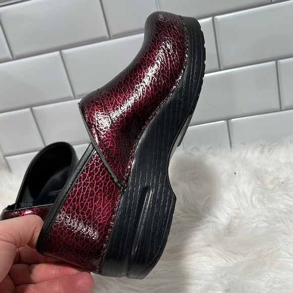 Dansko Professional Women's US 8.6-9 39 EU Slip-On Clogs Cracked Plum Maroon - Picture 11 of 12